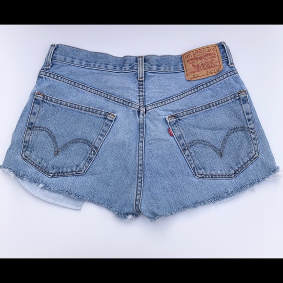 LEVI’S DENIM SHORTS - Picture 2 of 8